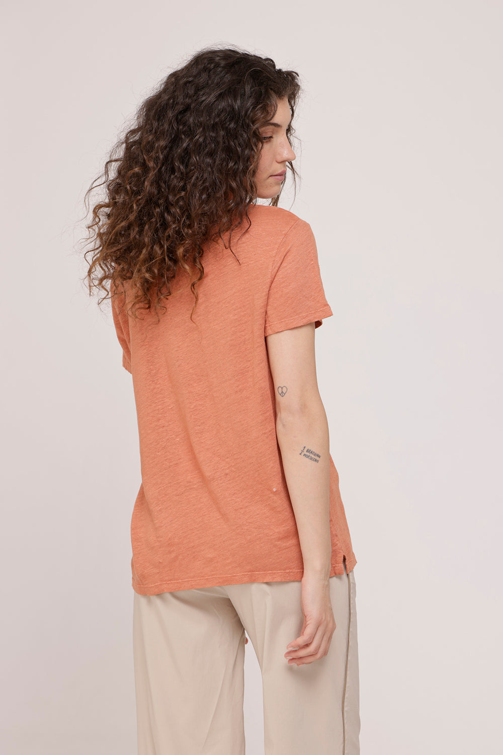 Unisex Niki T-Shirt - Amber ALEX